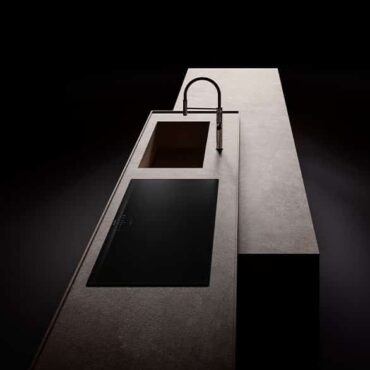 yota-bg-black